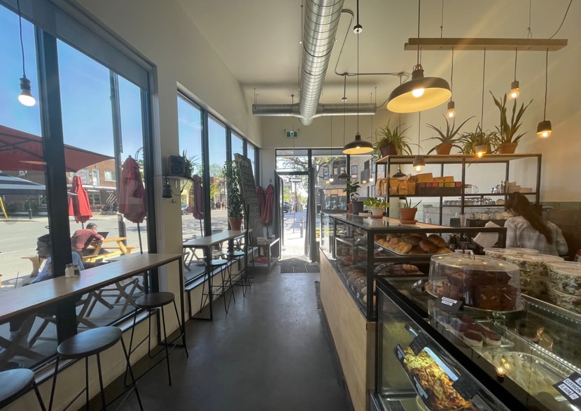 751 Rue Jarry E, Montréal, QC for sale - Interior Photo - Image 2 of 16