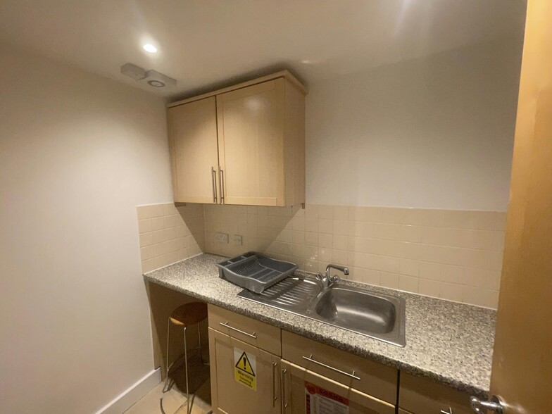 Thame Rd, Haddenham to rent - Building Photo - Image 3 of 3