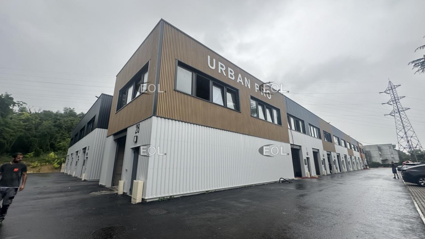 Light Industrial in Neuilly-Plaisance to rent Building Photo- Image 1 of 15