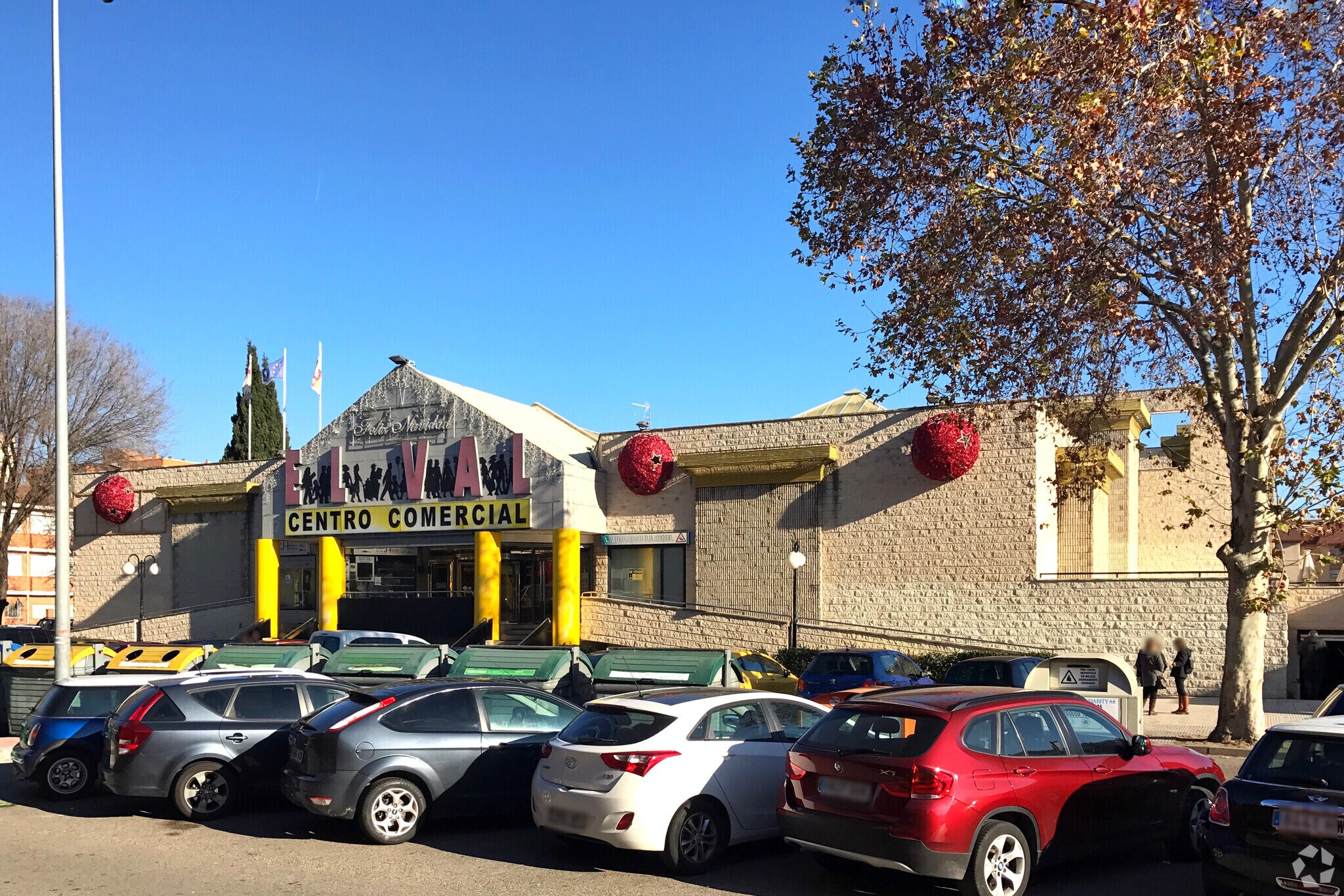 Retail in Alcalá de Henares, Madrid for sale Primary Photo- Image 1 of 5