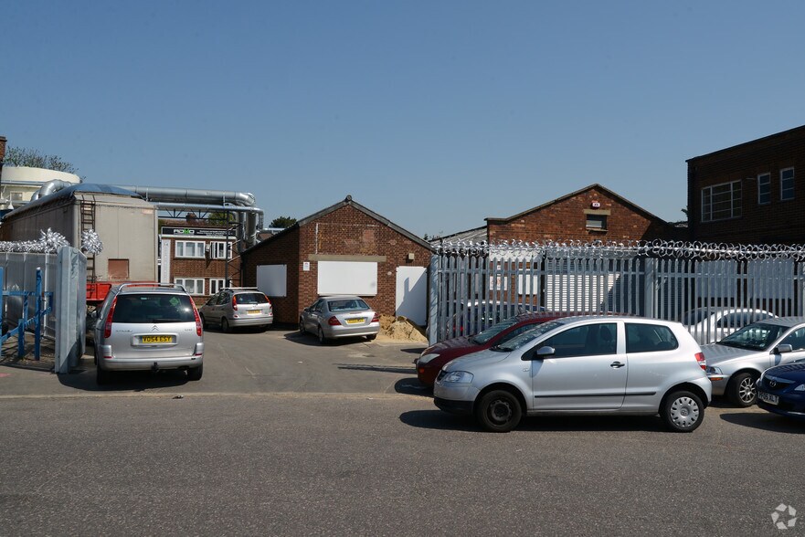 Raven Rd, London for sale - Primary Photo - Image 1 of 1