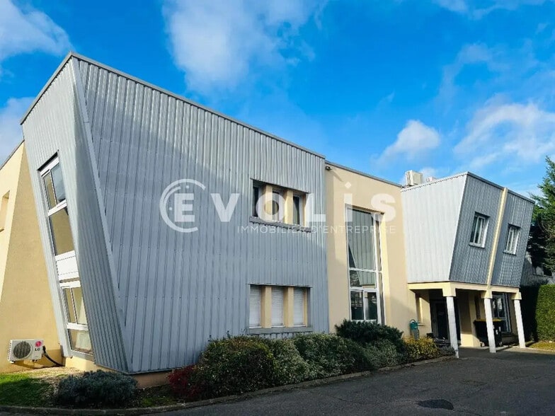 Office in Savigny-le-Temple to rent - Building Photo - Image 1 of 6