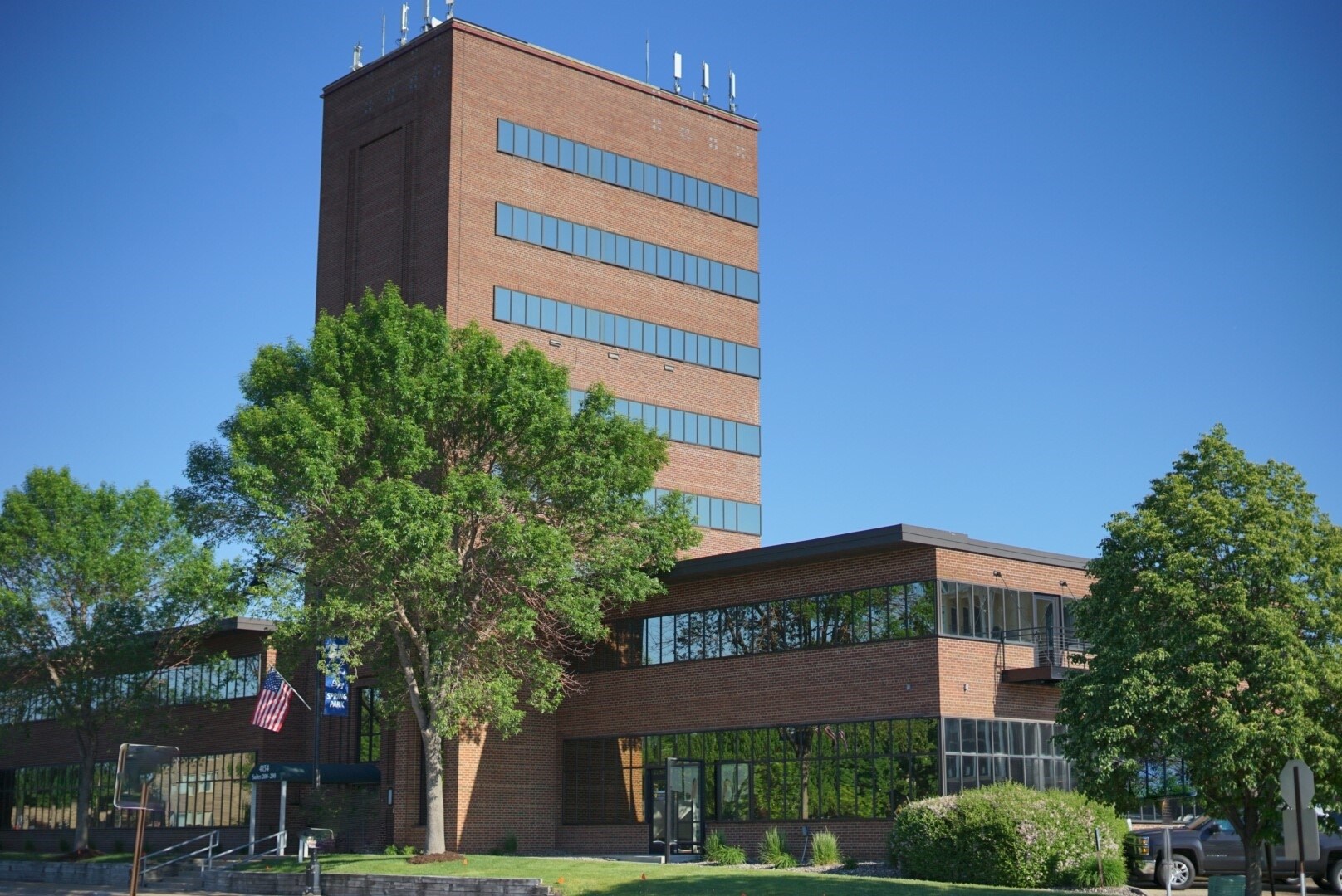 4144-4284 Shoreline Dr, Spring Park, MN to rent Building Photo- Image 1 of 2