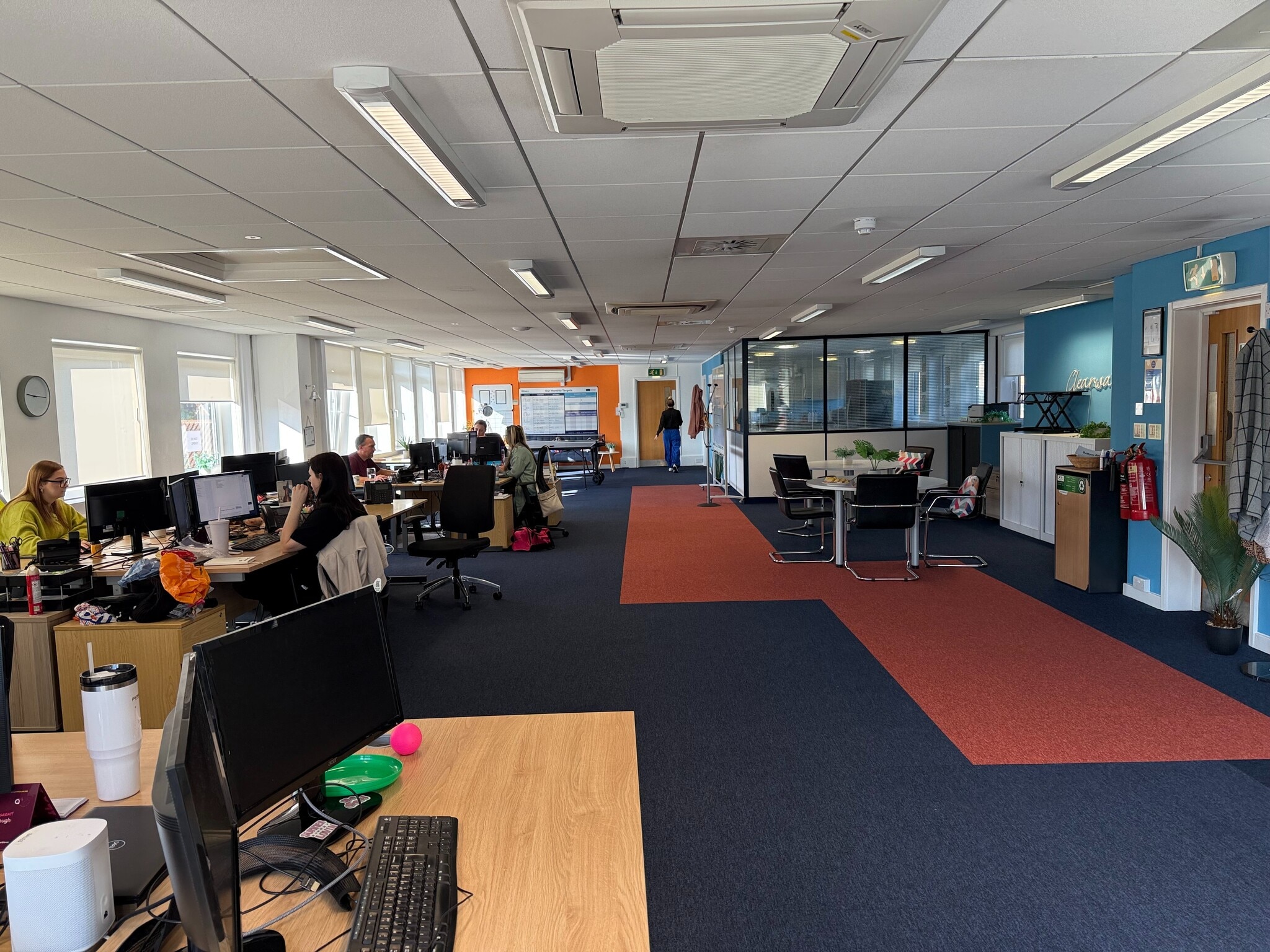 50-52 The Broadway, Crawley to rent Interior Photo- Image 1 of 5