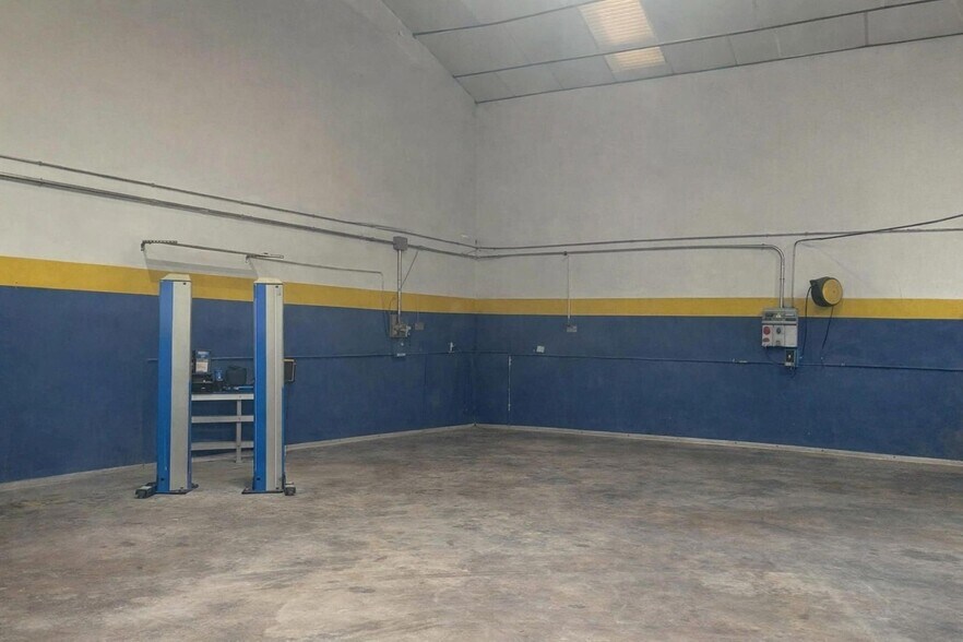 Industrial in Azuqueca de Henares, Guadalajara for sale - Building Photo - Image 2 of 2