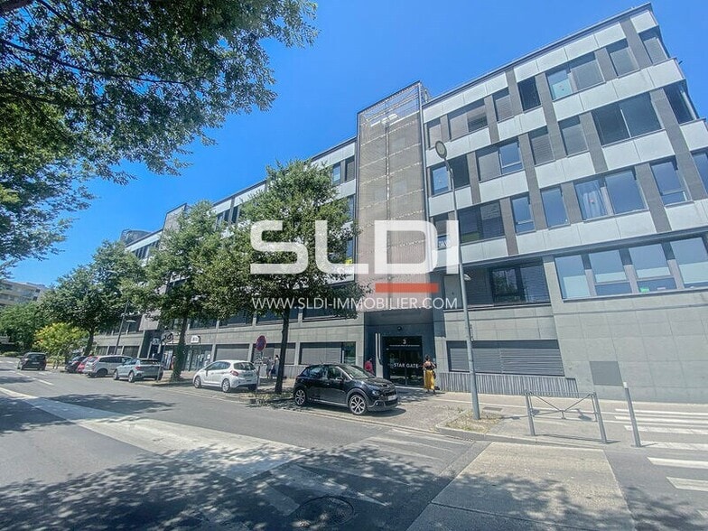 1 Bis Avenue Salvador Allende, Vaulx-en-Velin to rent - Building Photo - Image 1 of 4