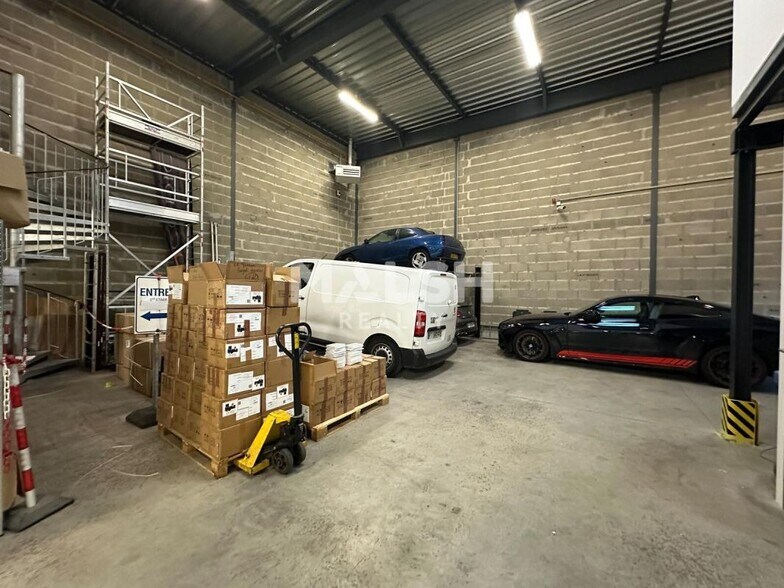 Light Industrial in Vénissieux for sale - Interior Photo - Image 3 of 11