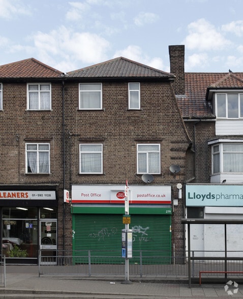 279 Wood Ln, Dagenham for sale - Building Photo - Image 1 of 1