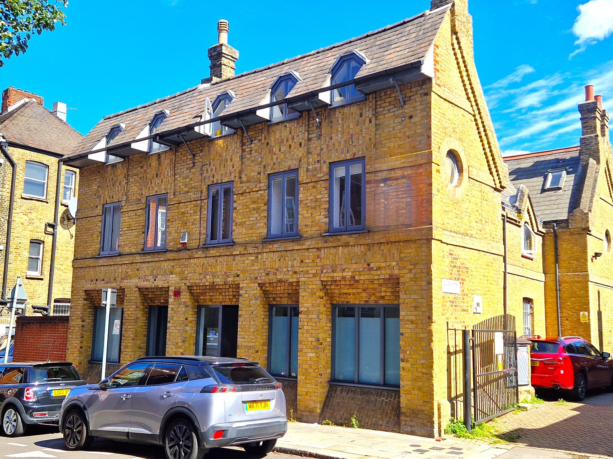 212 St Ann's Hill, London to rent Primary Photo- Image 1 of 6