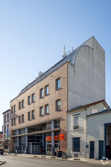Office in Saint-Ouen-sur-Seine to rent - Building Photo - Image 3 of 18