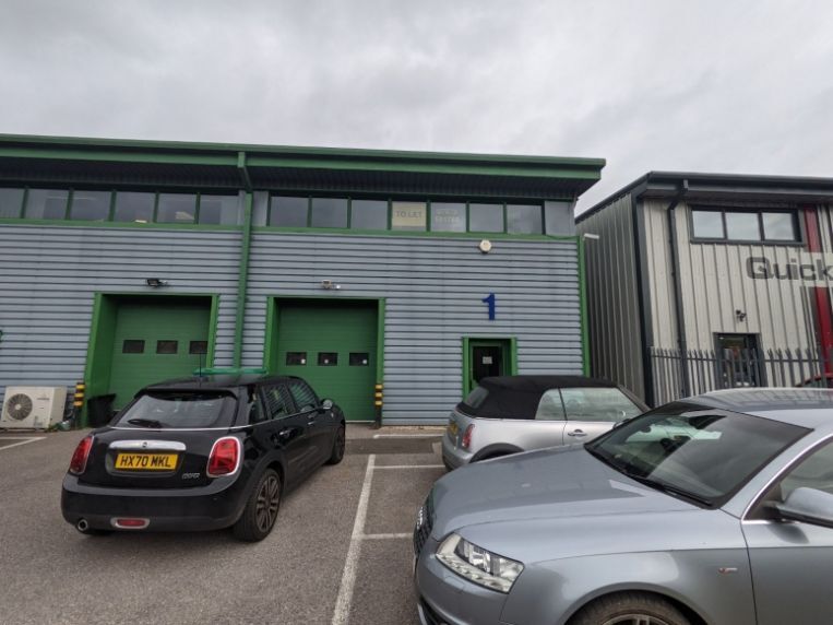 Combe Ln, Wormley to rent Building Photo- Image 1 of 3