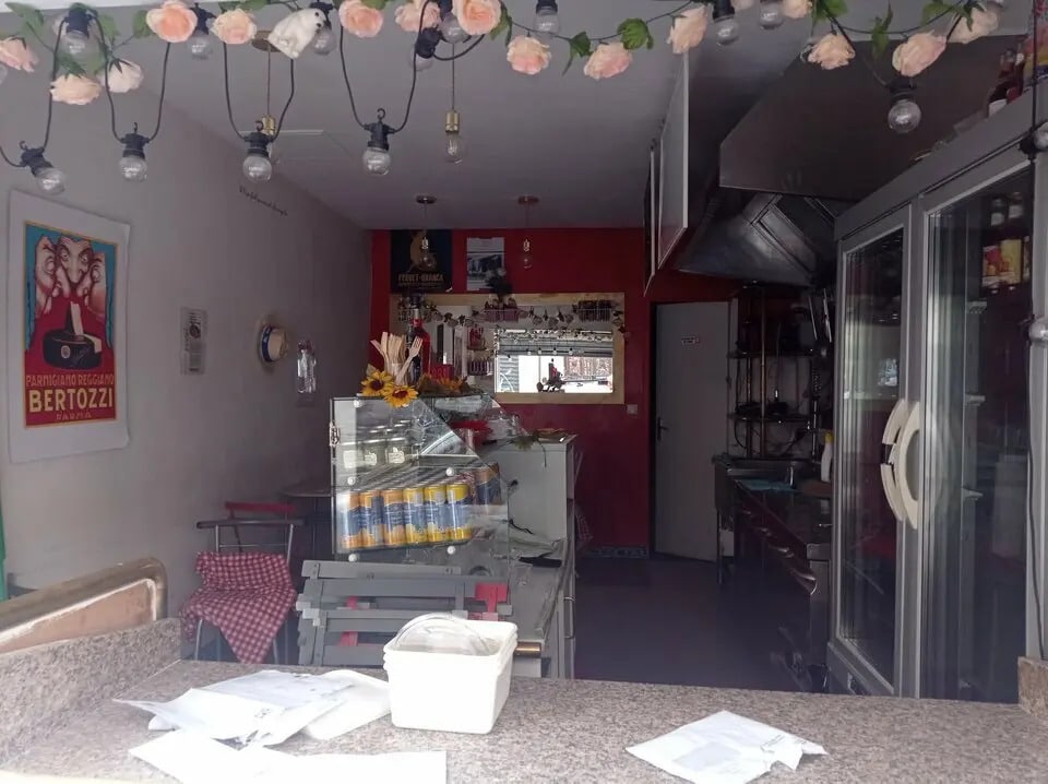 Retail in Marseille to rent Building Photo- Image 1 of 3