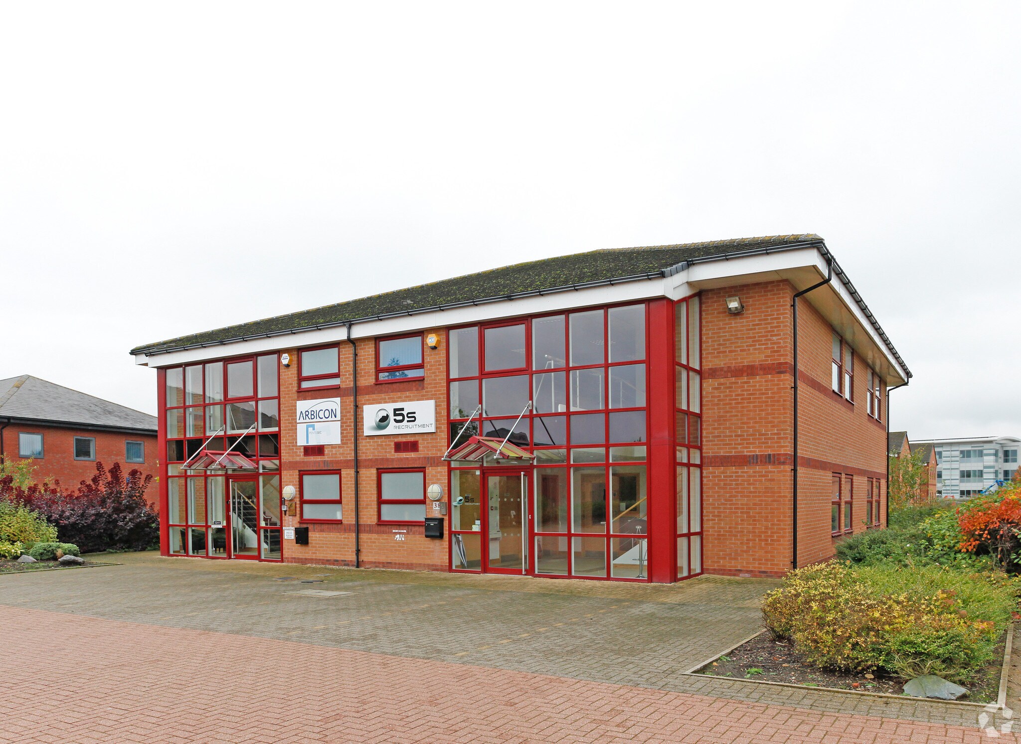 37-38 Commerce Rd, Peterborough for sale Primary Photo- Image 1 of 1