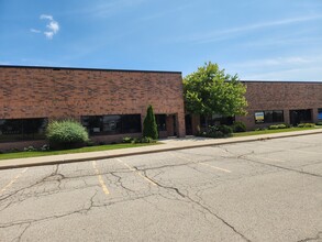 5000-5040 Ashland Way, Franklin, WI for rent Building Photo- Image 1 of 10