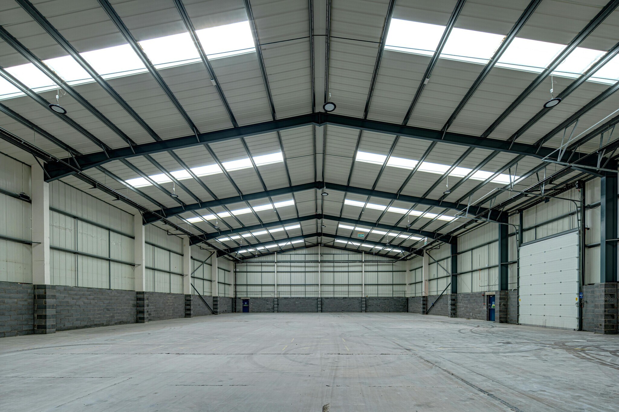 Hawleys Ln, Warrington to rent Building Photo- Image 1 of 4