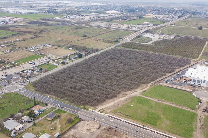 2105 Airport Way, Manteca, CA for sale - Building Photo - Image 3 of 9