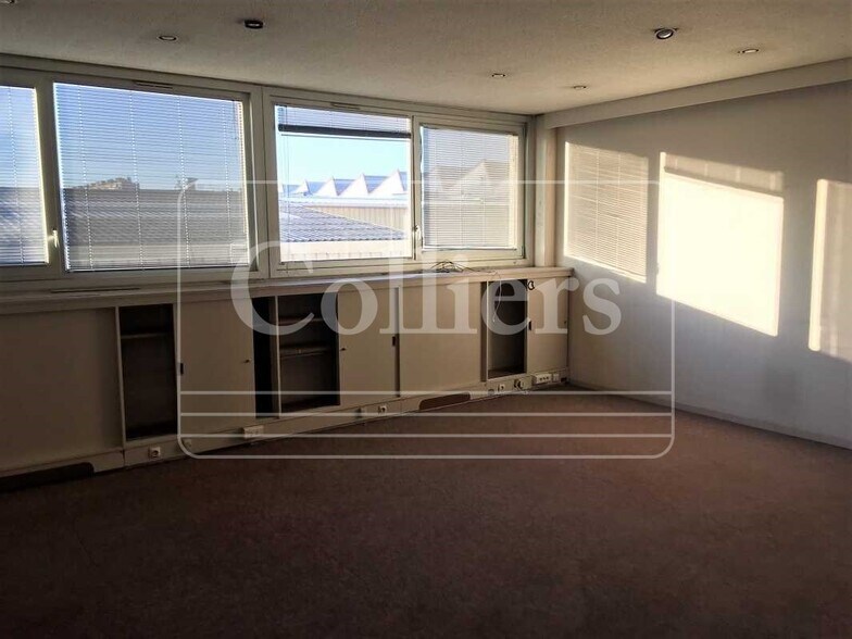 Office in Marseille to rent - Interior Photo - Image 2 of 5