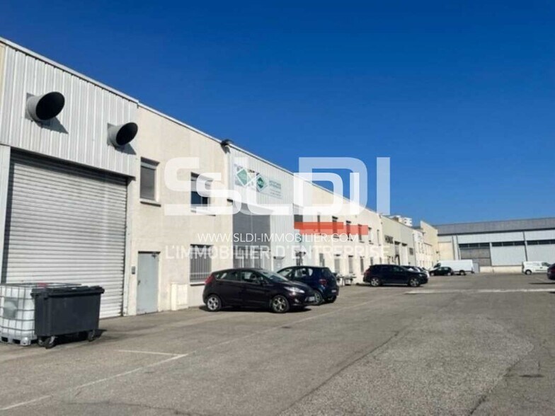 Light Industrial in Villeurbanne to rent - Building Photo - Image 1 of 8