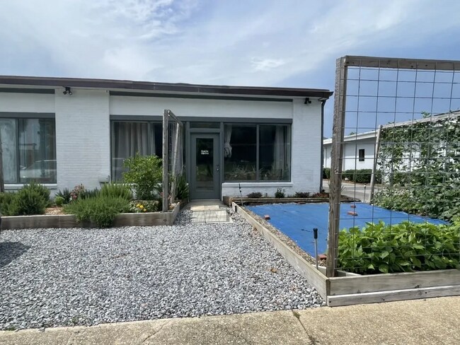 More details for 214 Intendencia St, Pensacola, FL - Retail to Rent