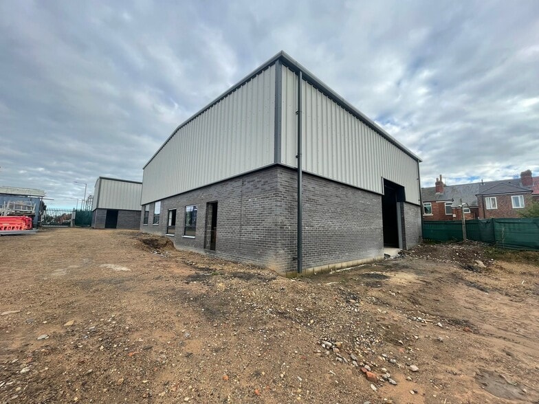 Hyde Park, Doncaster to rent - Building Photo - Image 3 of 7