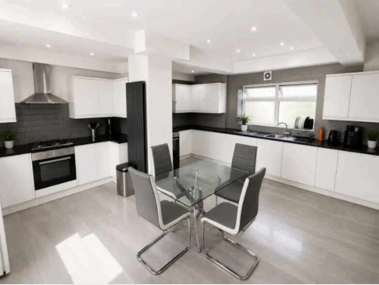 60 Oaklands Park Ave, Ilford to rent - Interior Photo - Image 3 of 11