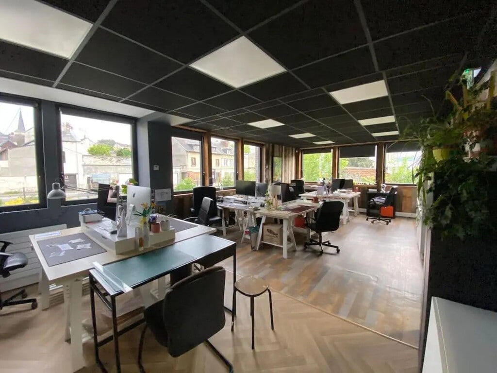 Location Local d'activités 146 m² - Photo 1