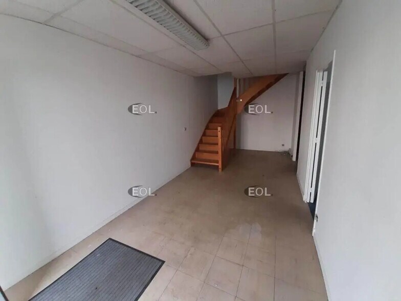 Light Industrial in Grigny to rent - Interior Photo - Image 3 of 5