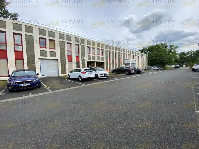 4 Avenue Du Gros Chene, Éragny to rent Primary Photo- Image 1 of 2