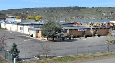 1120 S Spring St, Klamath Falls, OR for rent Building Photo- Image 1 of 25