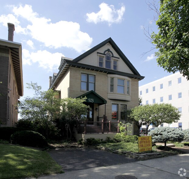 923 E Broad St, Columbus, OH for sale - Building Photo - Image 1 of 1