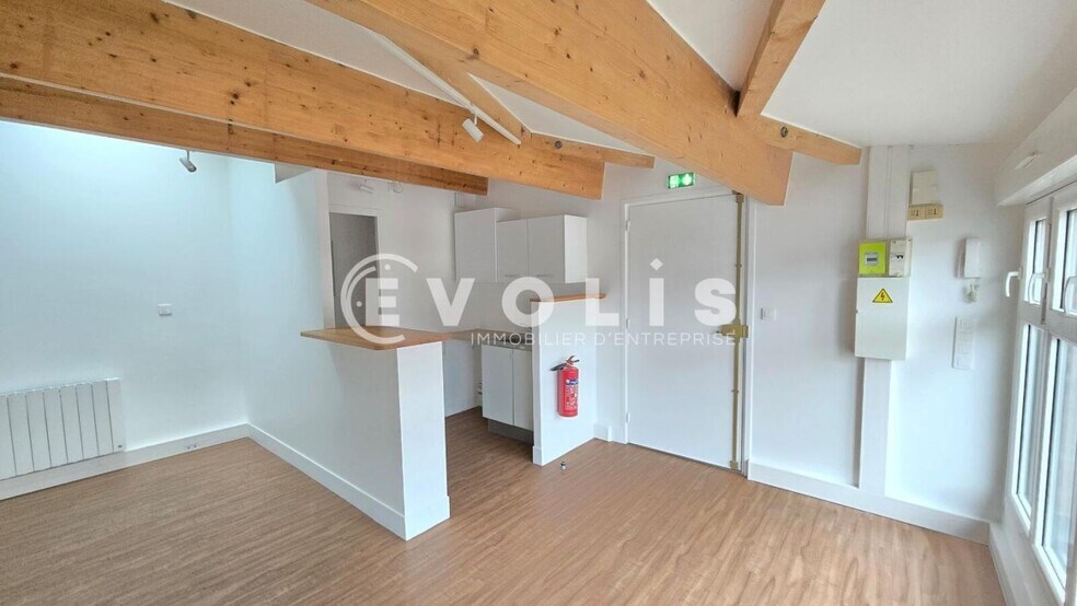 1 Bis Rue Jean Le Galleu, Ivry-sur-Seine to rent - Interior Photo - Image 3 of 27