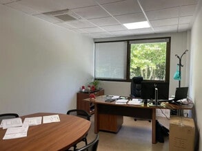 Office in Collégien to rent Interior Photo- Image 1 of 1