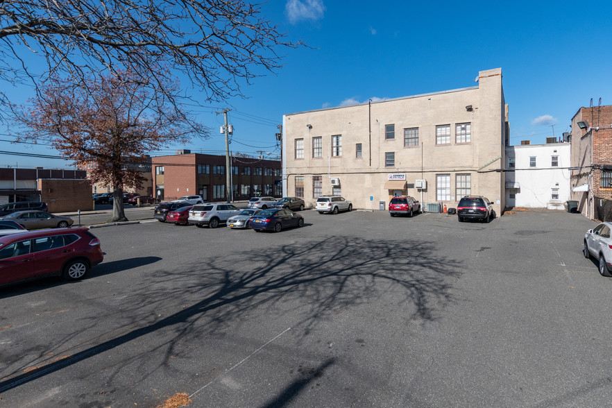 166-170 Jericho Tpke, Floral Park, NY for rent - Building Photo - Image 2 of 31