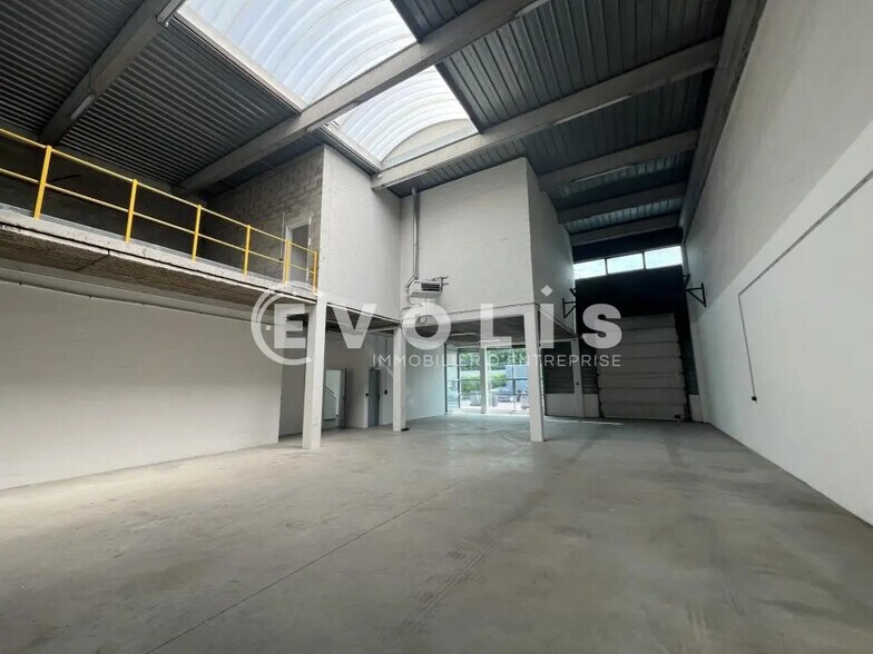 Light Industrial in Valenton to rent - Building Photo - Image 3 of 14