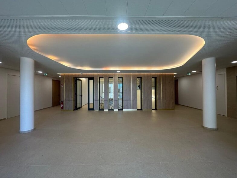 Office in Genas to rent - Building Photo - Image 1 of 8