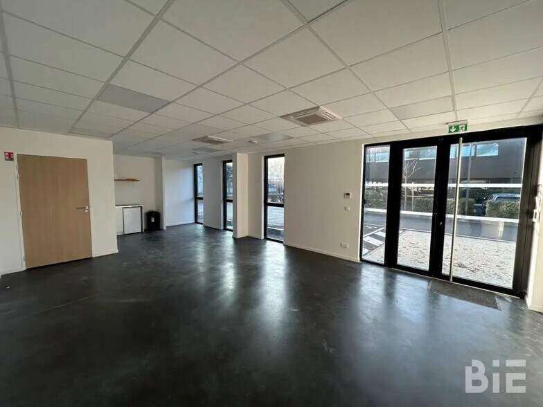 Office in Mérignac to rent - Building Photo - Image 2 of 12
