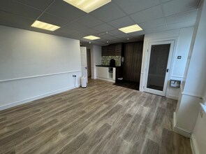 117B Dorchester Rd, Weymouth to rent Interior Photo- Image 1 of 3