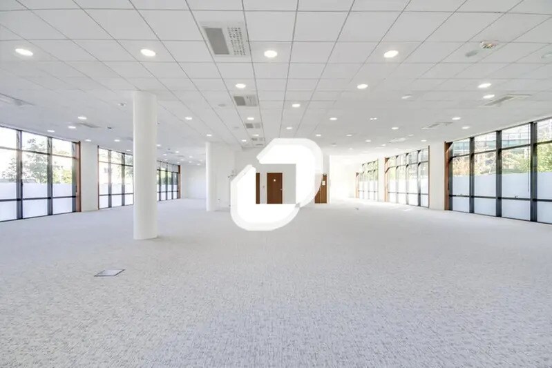 Office in Noisy-le-Grand to rent - Interior Photo - Image 1 of 9
