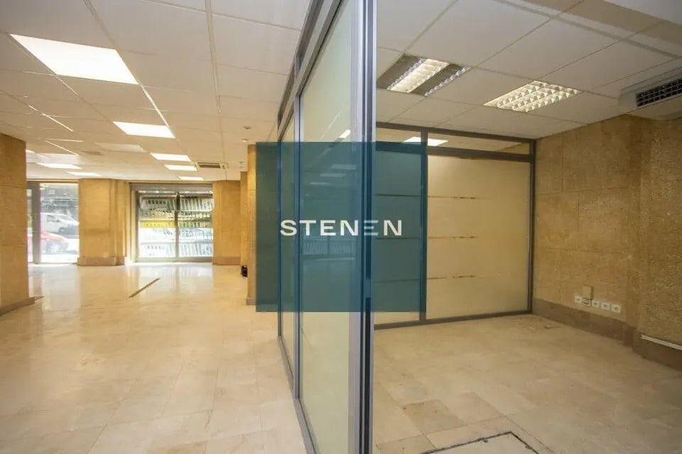Location Commerce 360 m² - Photo 1