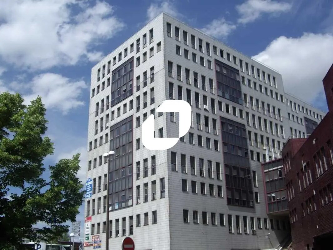 Office in Montigny-le-Bretonneux to rent Building Photo- Image 1 of 17