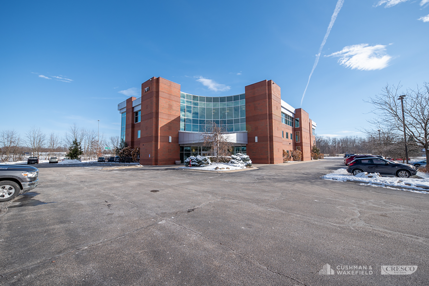 701 White Pond Dr, Akron, OH for rent - Building Photo - Image 3 of 10