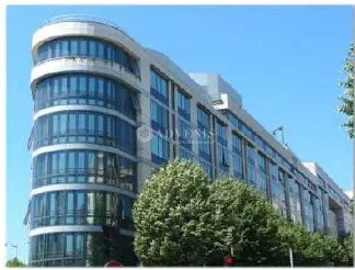 Office in Rueil-Malmaison to rent Building Photo- Image 1 of 13