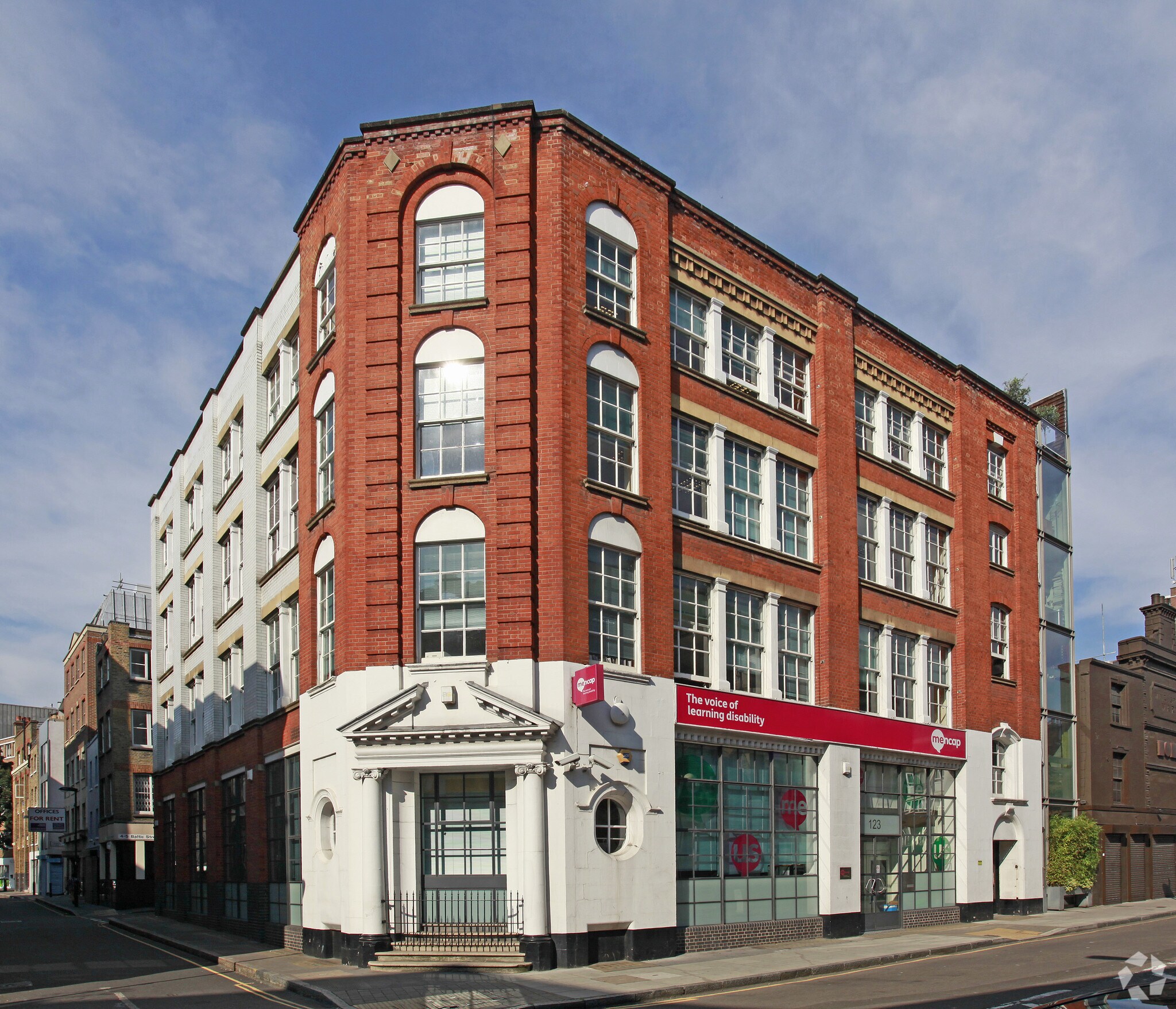 123 Golden Ln, London for sale Primary Photo- Image 1 of 1