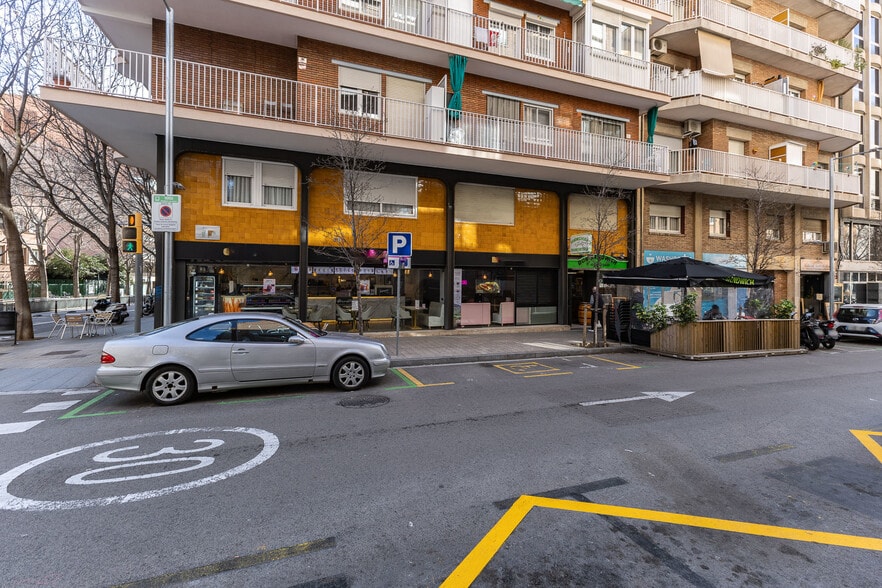 Retail in Barcelona, Barcelona to rent - Building Photo - Image 2 of 6