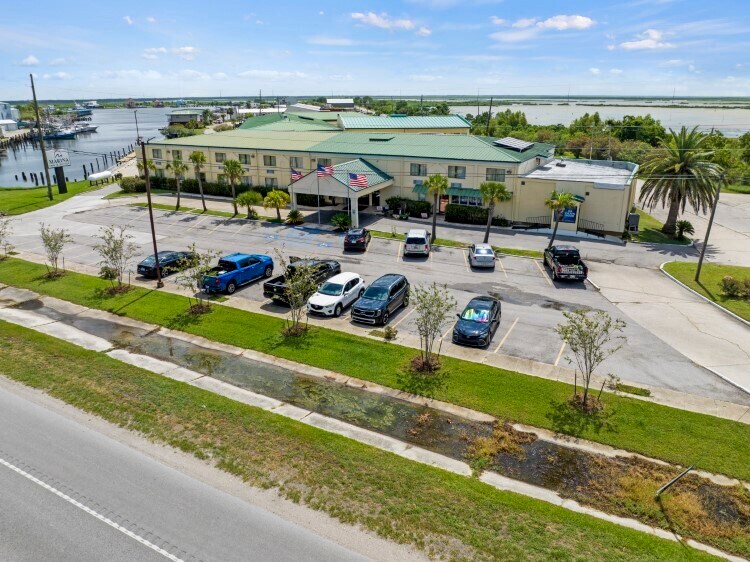 5353 Paris Rd, Chalmette, LA 70043 UK