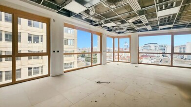 Office in Ivry-sur-Seine to rent Interior Photo- Image 2 of 2