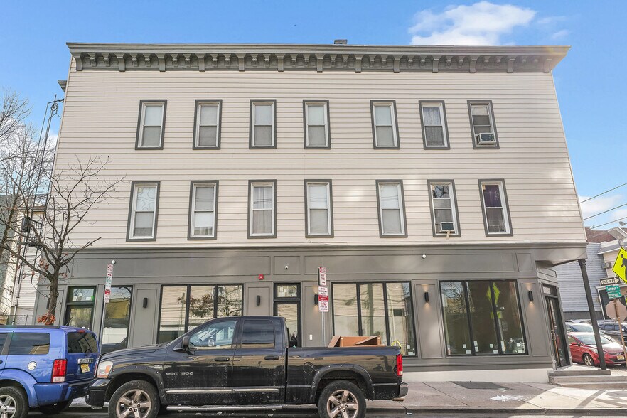 1074 Summit Ave, Jersey City 07307 UK