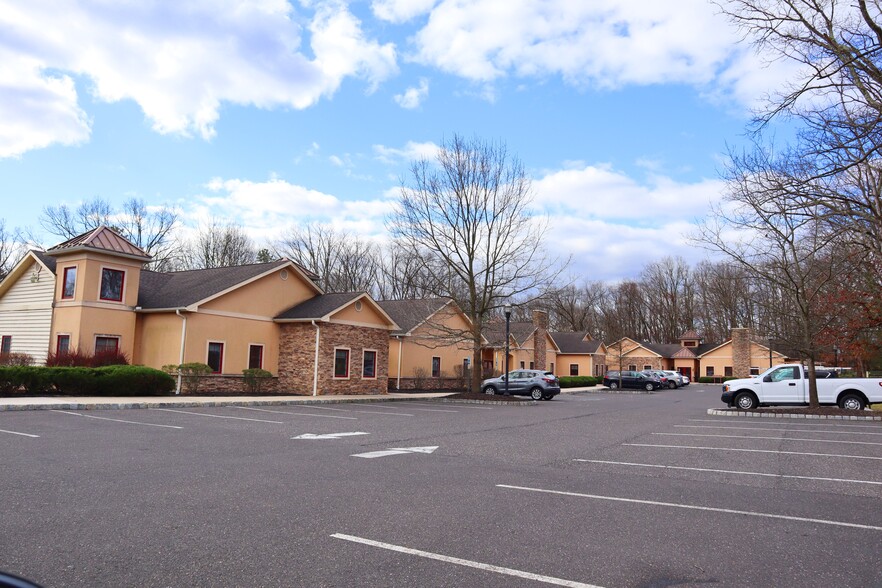 88 S Lakeview Dr, Gibbsboro, NJ for rent - Building Photo - Image 3 of 5