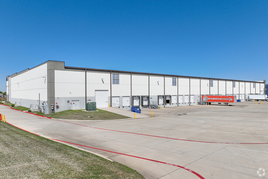 1581 Corporate Dr, McKinney, TX for rent - Building Photo - Image 3 of 4