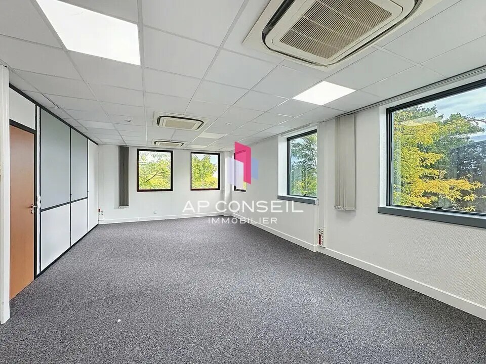 Office in Saint-Germain-en-Laye to rent Interior Photo- Image 1 of 18